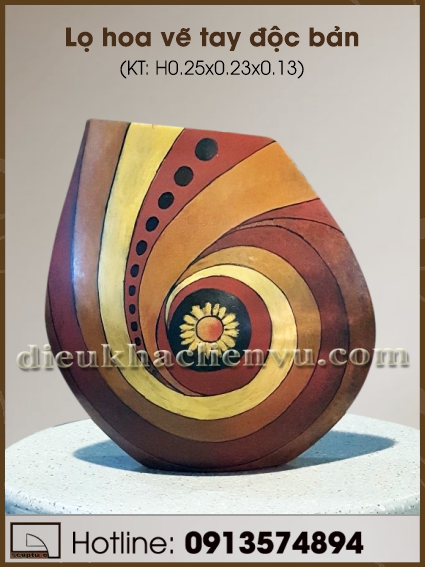 Lọ hoa vẽ tay độc bản